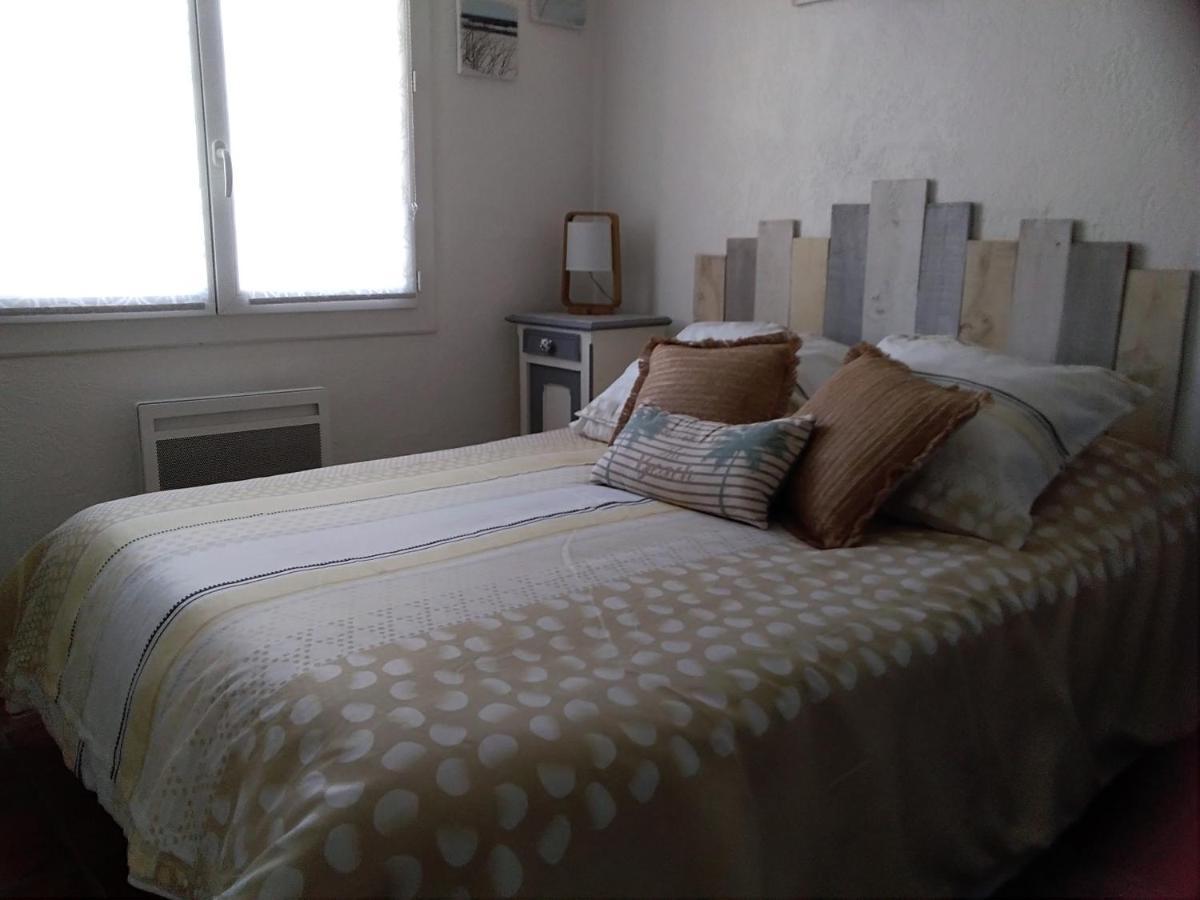 Le Petit Patio Bed & Breakfast Aigues-Mortes Bagian luar foto