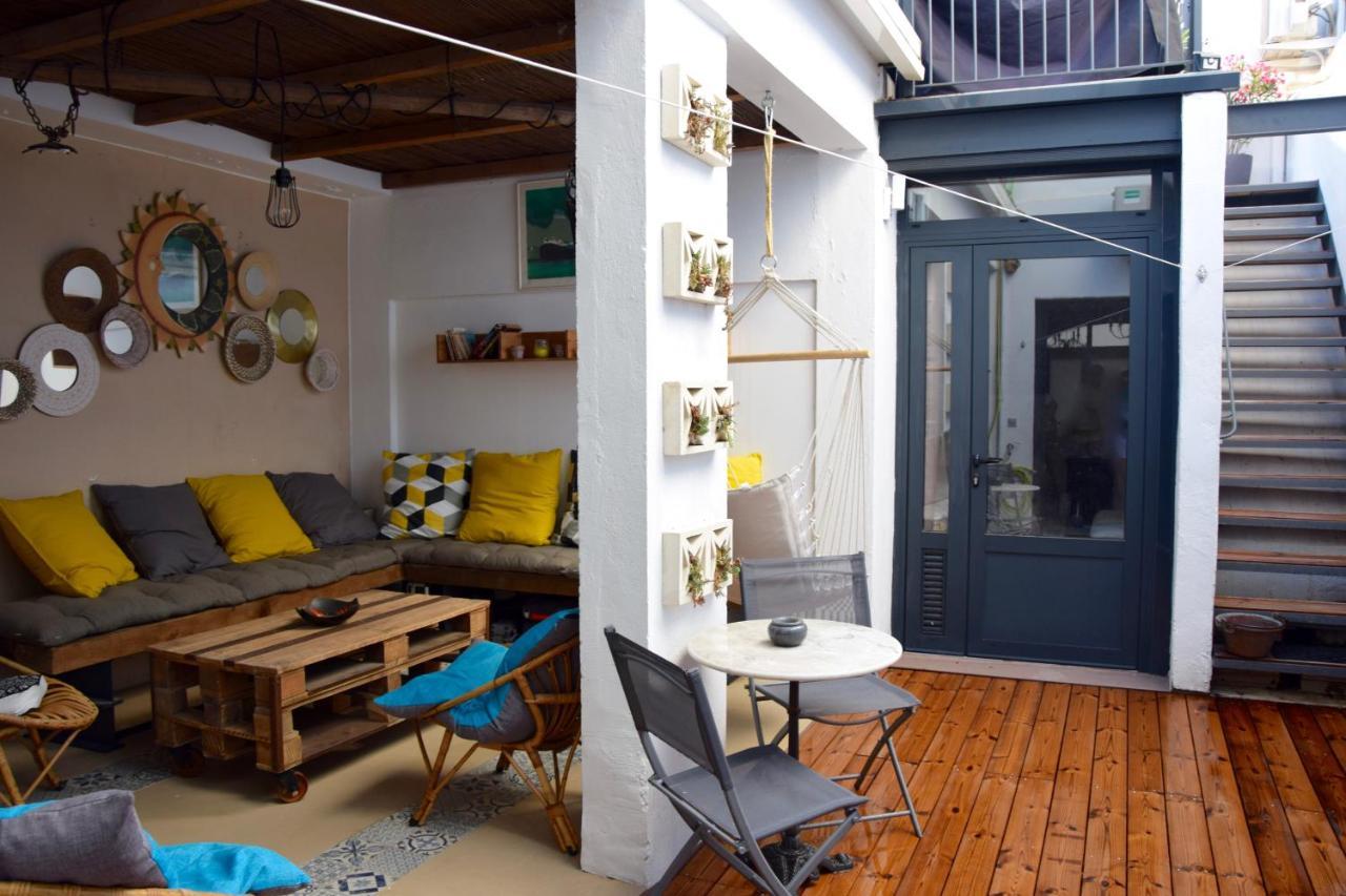 Le Petit Patio Bed & Breakfast Aigues-Mortes Bagian luar foto