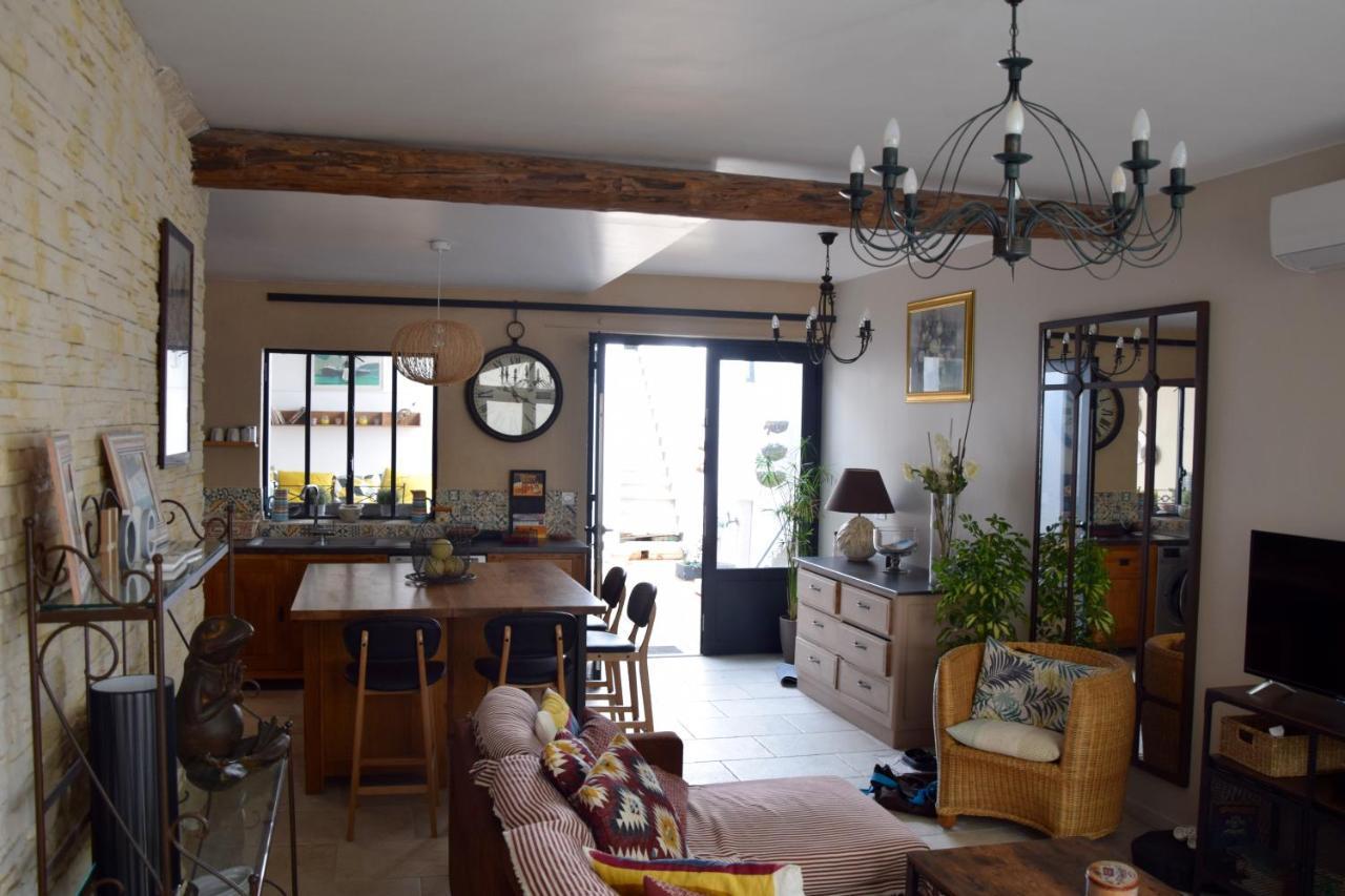 Le Petit Patio Bed & Breakfast Aigues-Mortes Bagian luar foto