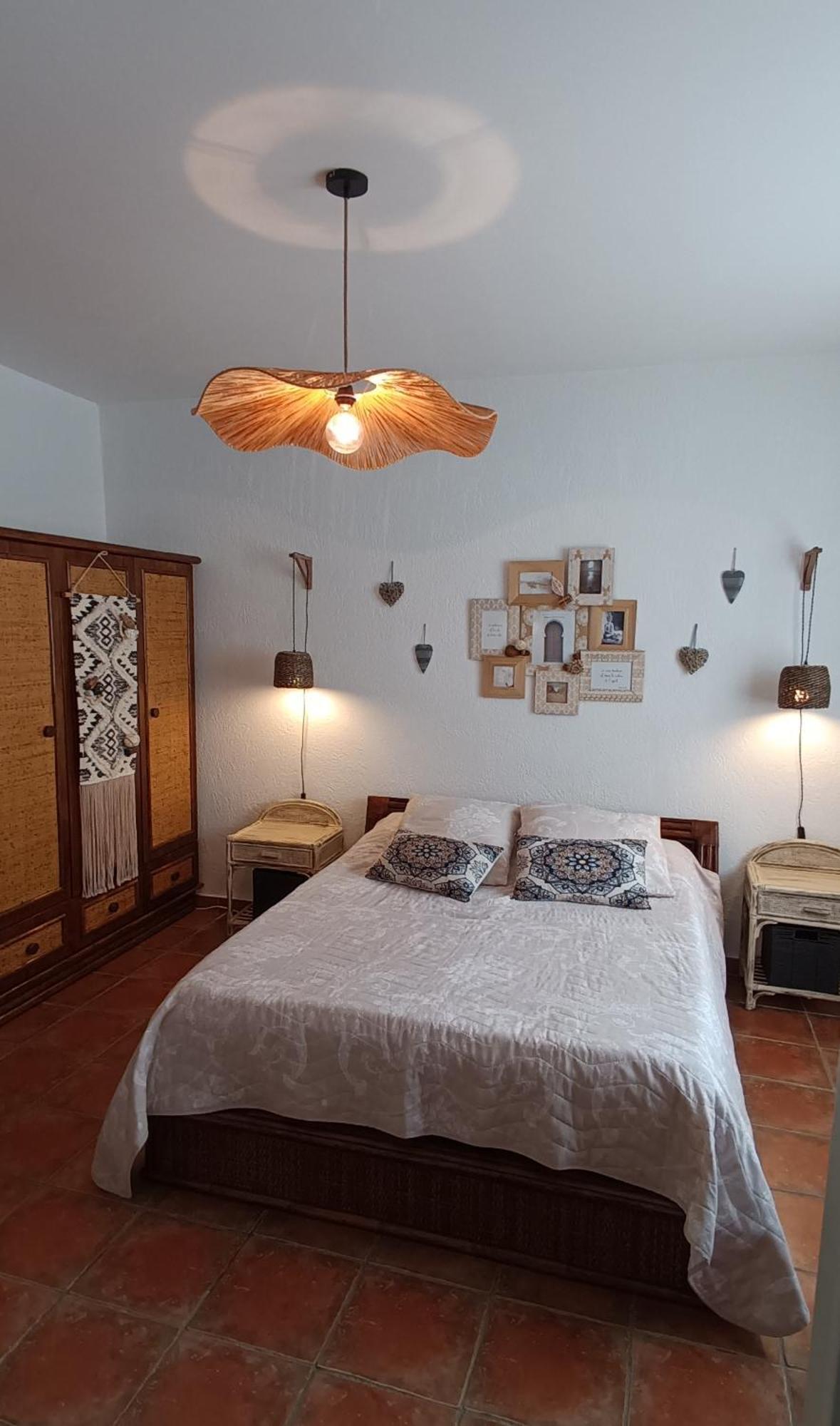 Le Petit Patio Bed & Breakfast Aigues-Mortes Bagian luar foto