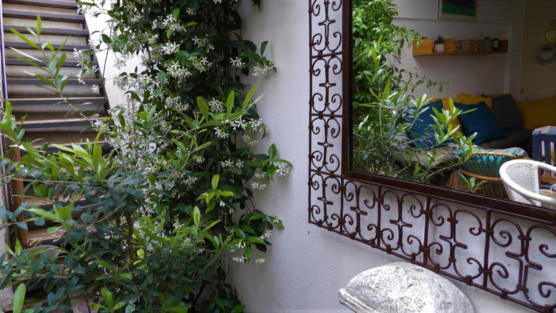 Le Petit Patio Bed & Breakfast Aigues-Mortes Bagian luar foto