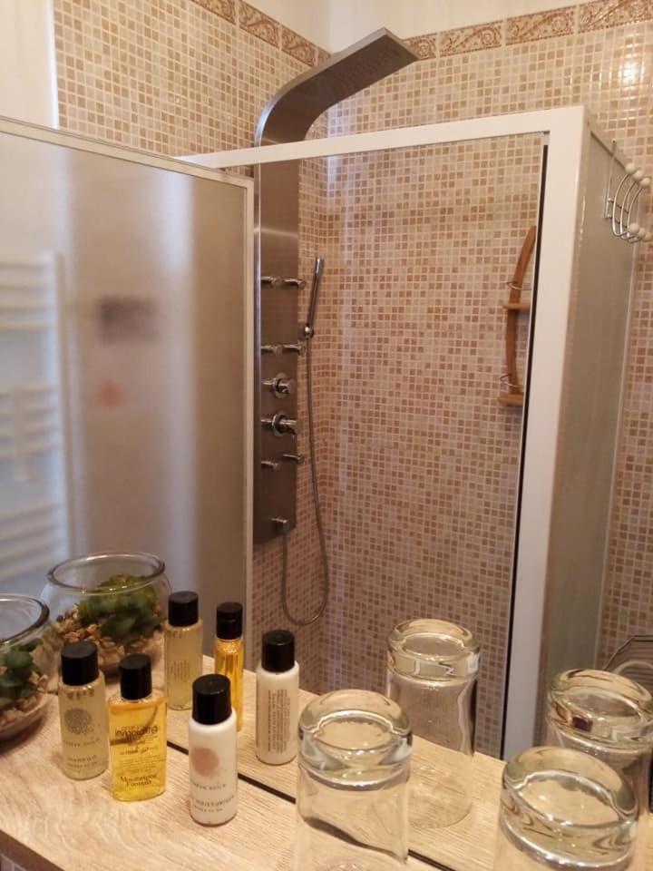 Le Petit Patio Bed & Breakfast Aigues-Mortes Bagian luar foto